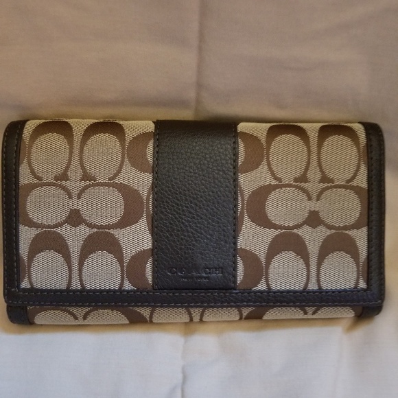 Coach wallet - Picture 1 of 3